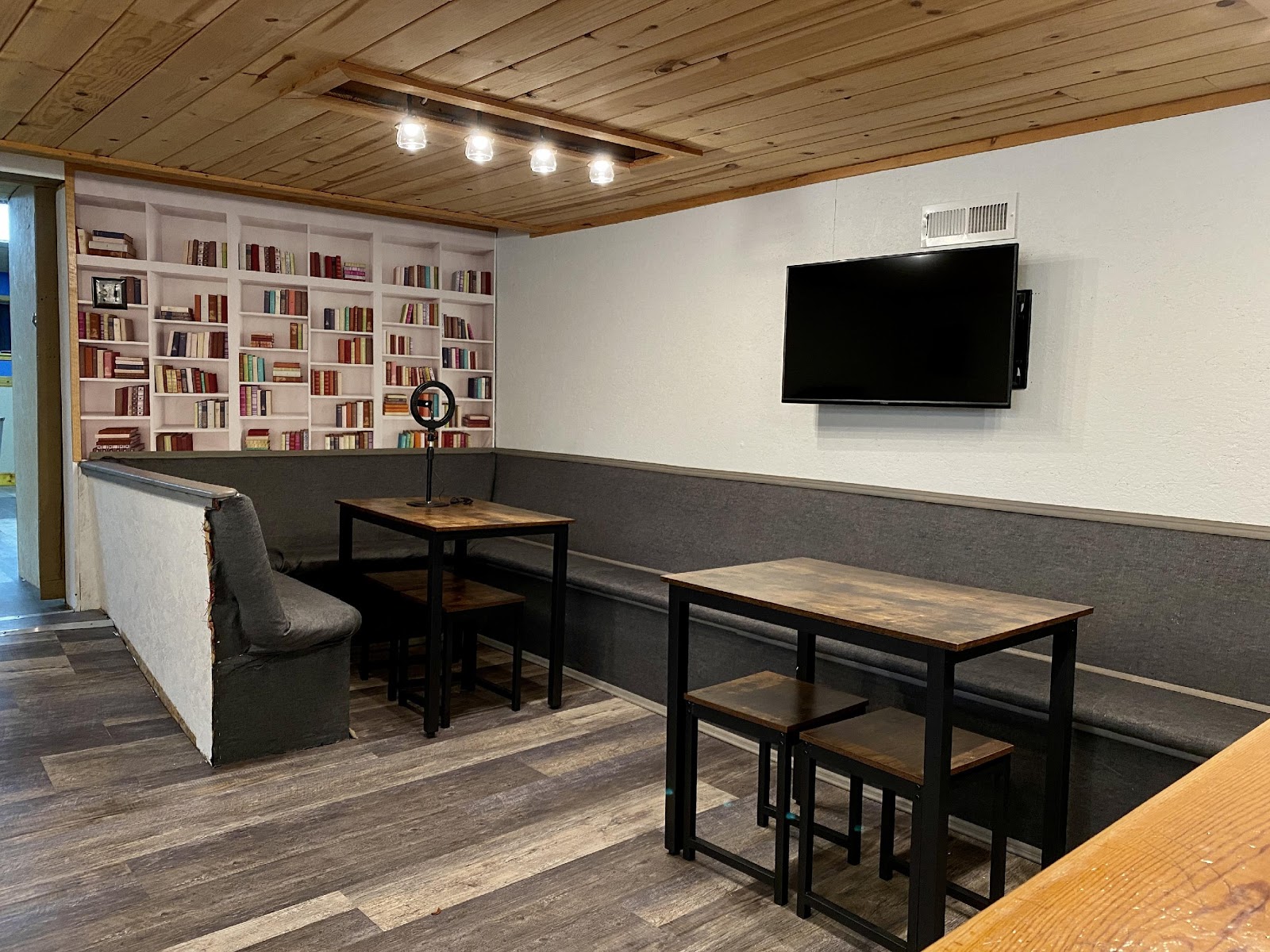 Our Business Center offers enhanced Wi-fi connectivity to our 1gb service, complimentary printing options and a coffee/tea bar, as well as a full kitchen, Cable TV, Zoom corner and a relaxed atmosphere away from your rig.